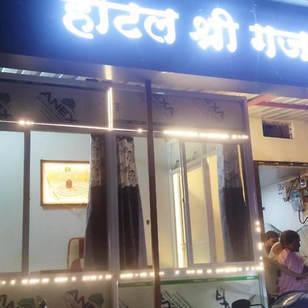 Shree Gajlaxmi Hotel Walking Distance From Mahakaleswar 우자인 외부 사진