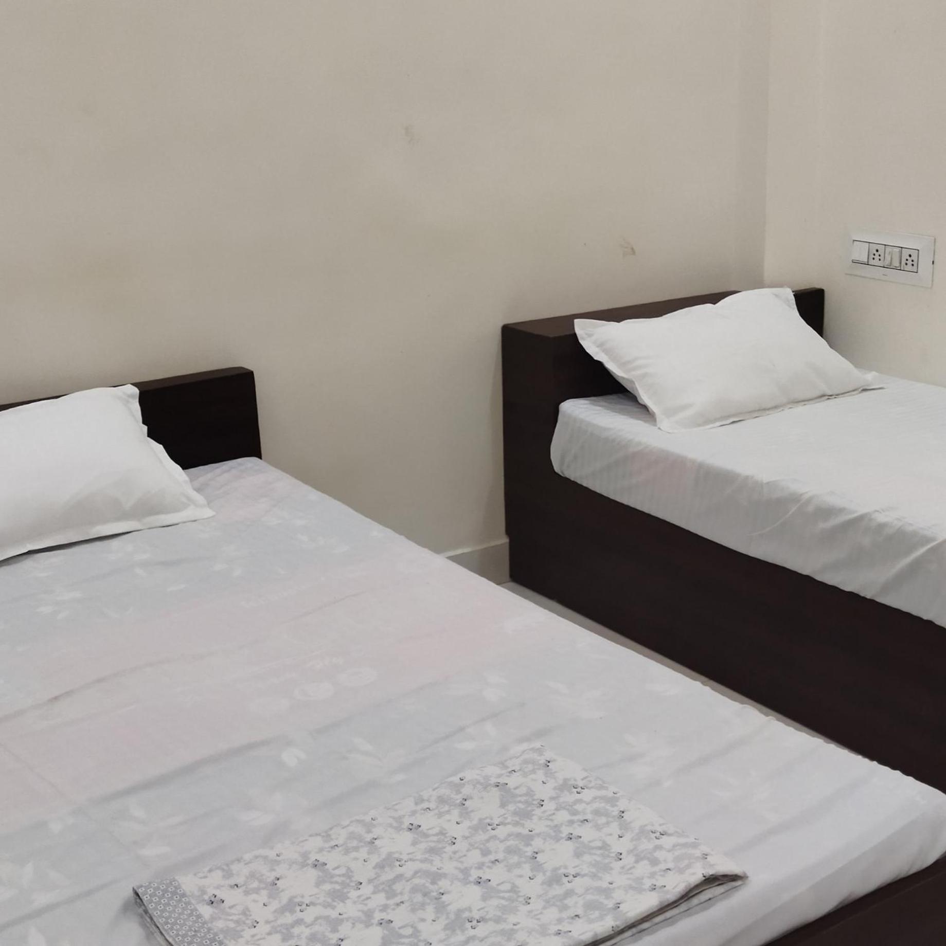 Shree Gajlaxmi Hotel Walking Distance From Mahakaleswar 우자인 외부 사진