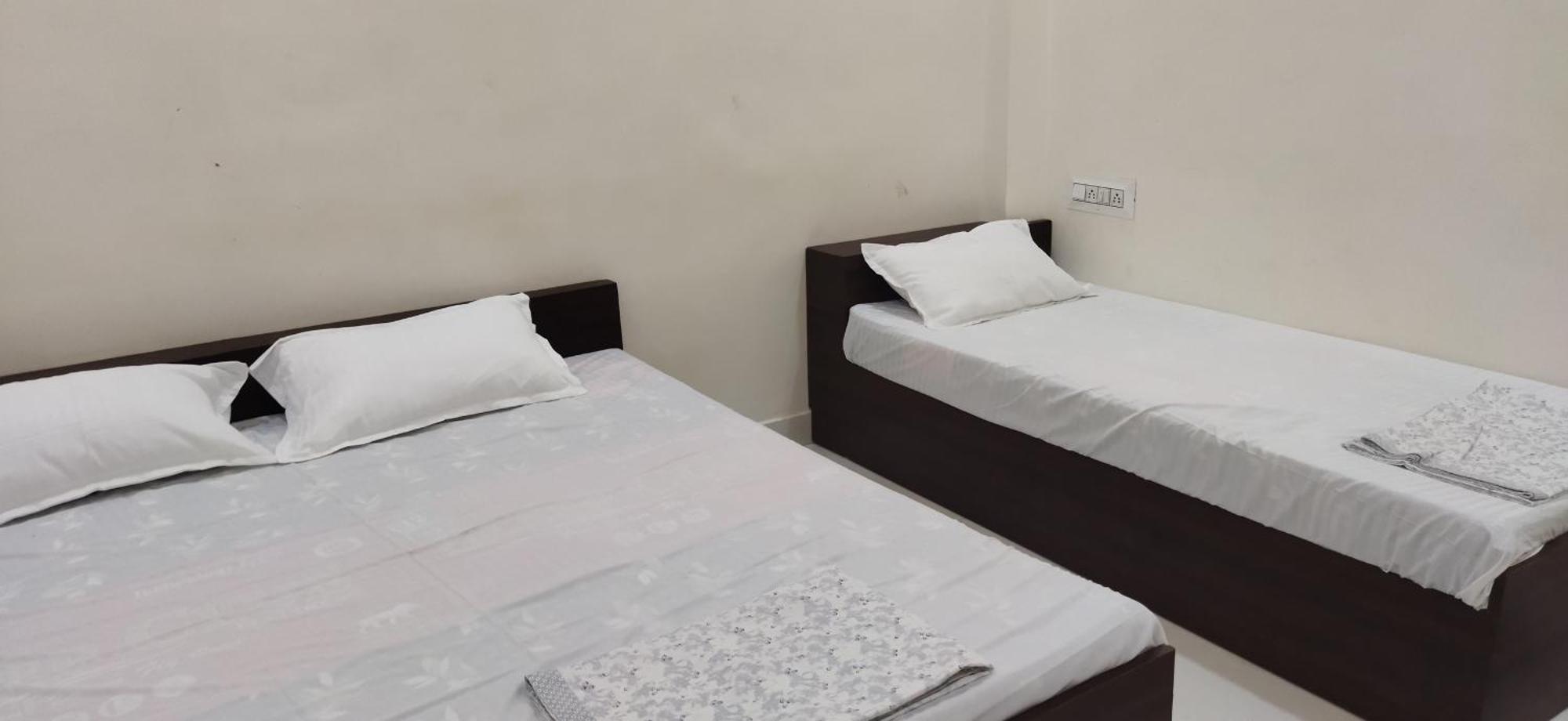 Shree Gajlaxmi Hotel Walking Distance From Mahakaleswar 우자인 외부 사진