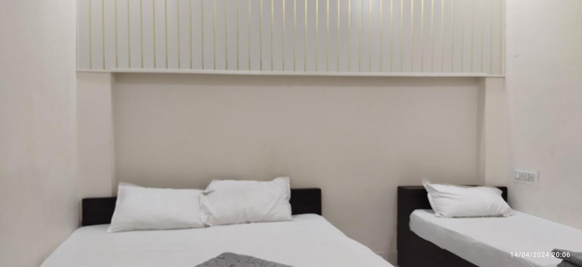 Shree Gajlaxmi Hotel Walking Distance From Mahakaleswar 우자인 외부 사진