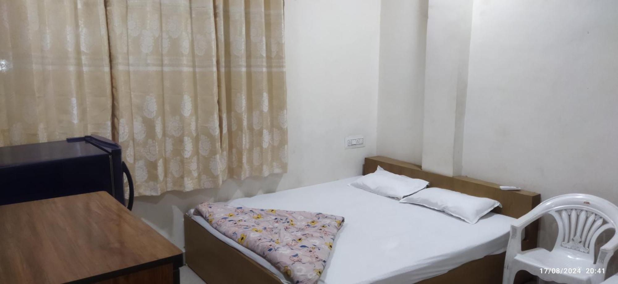 Shree Gajlaxmi Hotel Walking Distance From Mahakaleswar 우자인 외부 사진